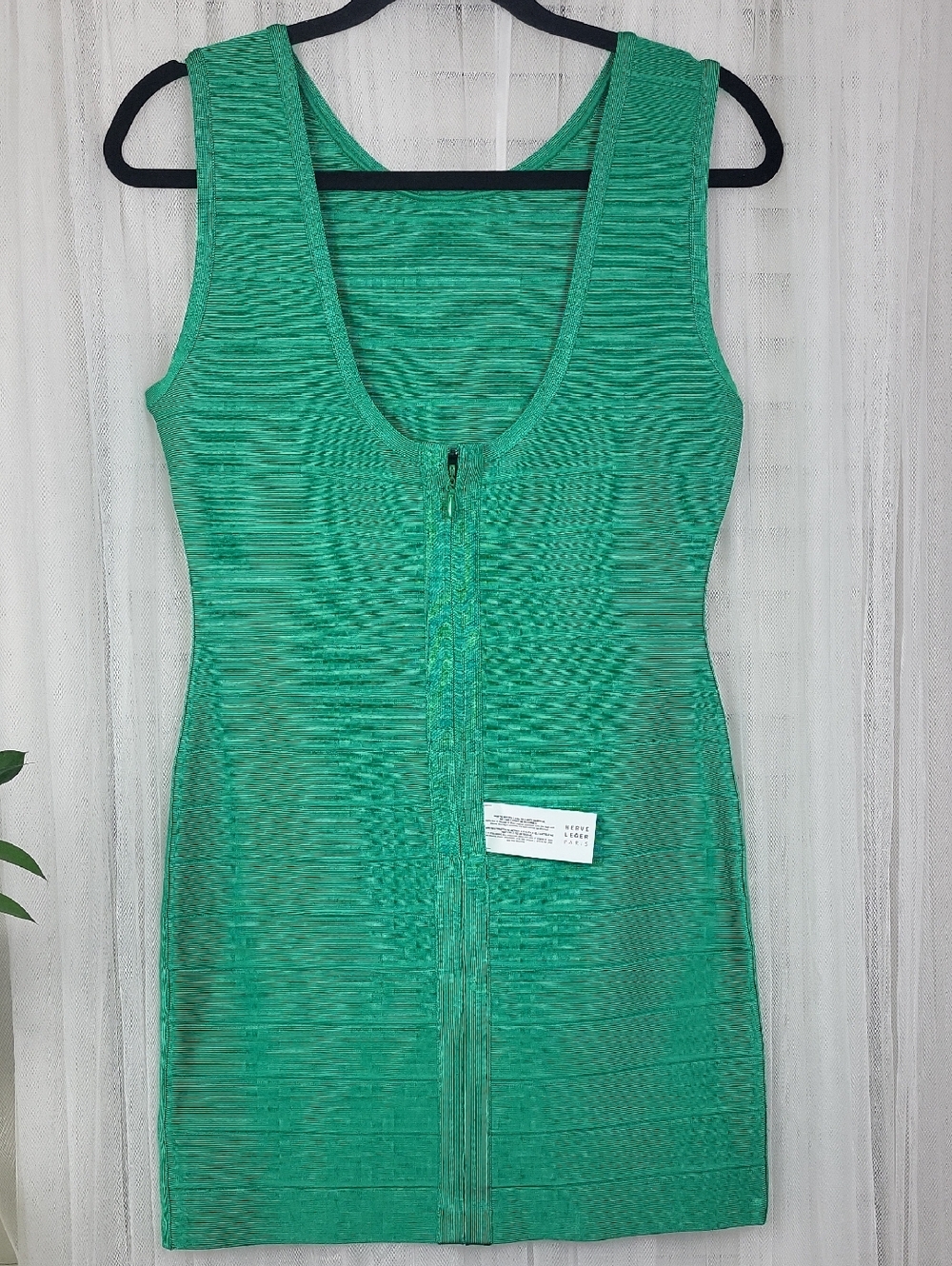 Herve Leger Green Textured Bandage Mini Dress. Size L - Picture 6 of 14